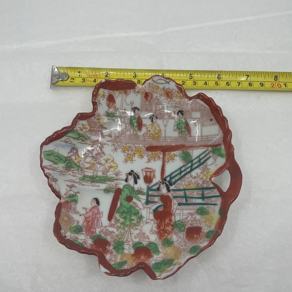 hokura Other - Antique Japanese Porcelain Bowl w/ Geisha Girls & Floral Decoration Scalloped